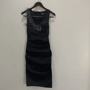 Betsy & Adam Women’s black with rose design sleeveless knee length dress size 4